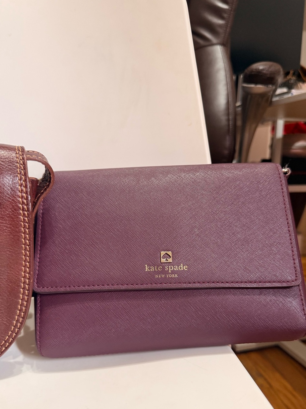 kate spade plum leather flap and Vera Pelle crossbody with gold logo set. - Picture 3 of 5